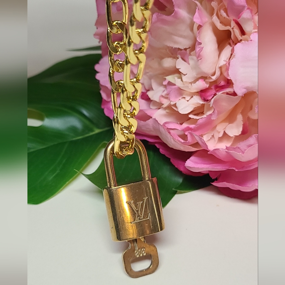 #308🔥 Louis Vuitton Lock And Key with gp Chain - Picture 4 of 12